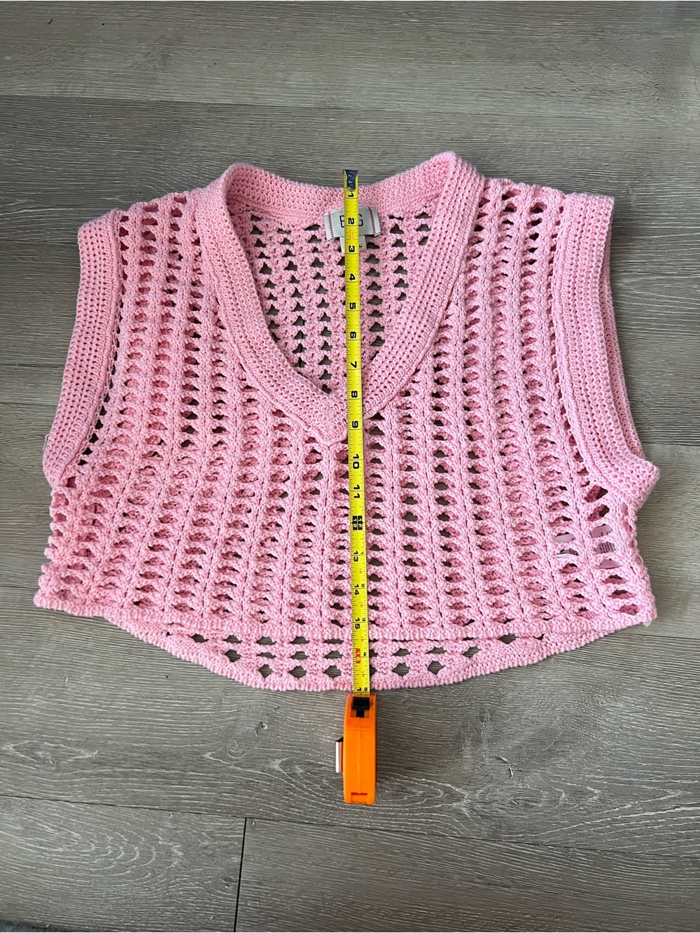 BDG Urban Outfitters Leigh Cropped Crochet Sweater Vest in Pink - Picture 6 of 8